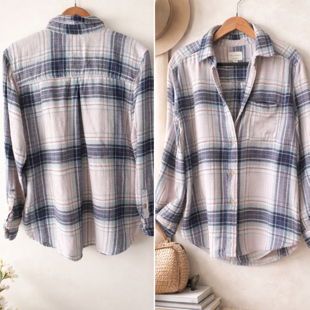 ✨ American Eagle Soft Plaid Flannel Button Down